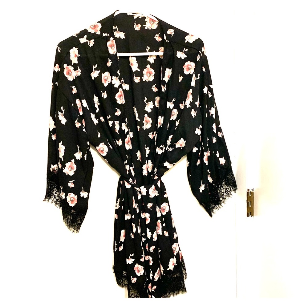 Black lace edge rose kimono (S/M)
